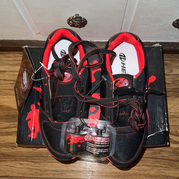 Heelys-Juke Red, white and black modified rolling option tennis shoe-Youth 3 NWT - Picture 7 of 15